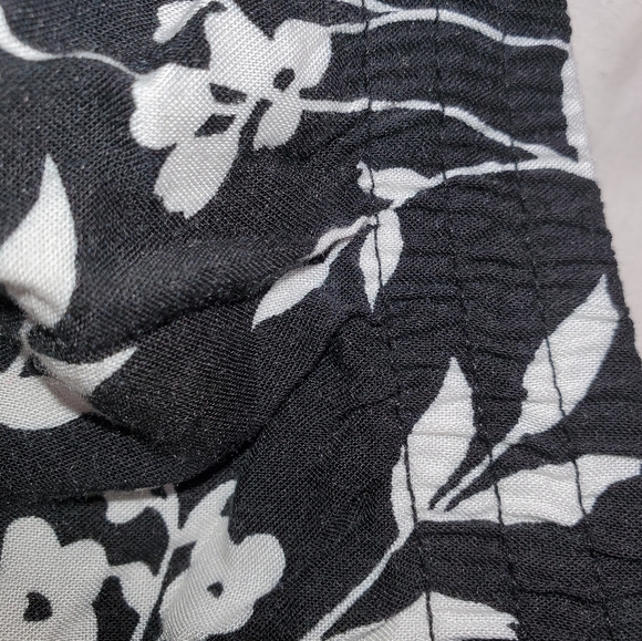 220 Hickory Black and White Skirt extra large - Picture 4 of 6